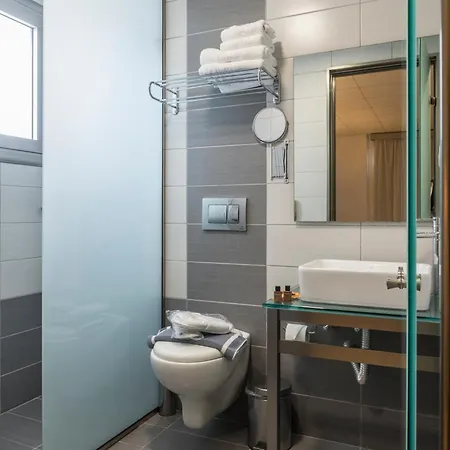 Royal Bay מלון 4*